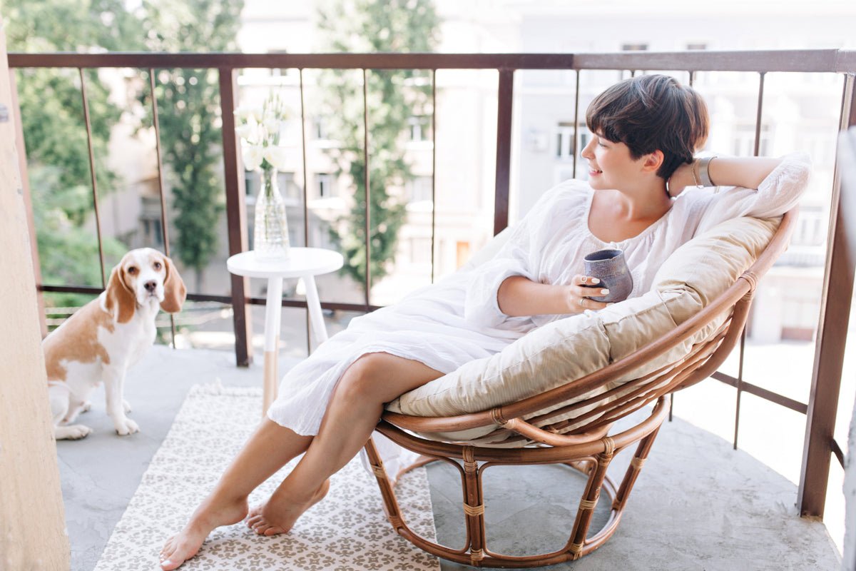 Come abbellire un balcone lungo e stretto puntando sugli accessori - MondoViro