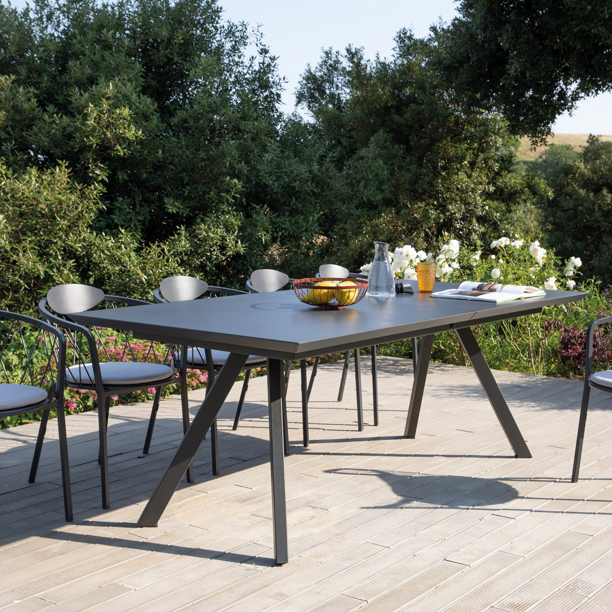 Tavolo allungabile in metallo verniciato "Daisy9" da giardino moderno cm 220/320x100 75h