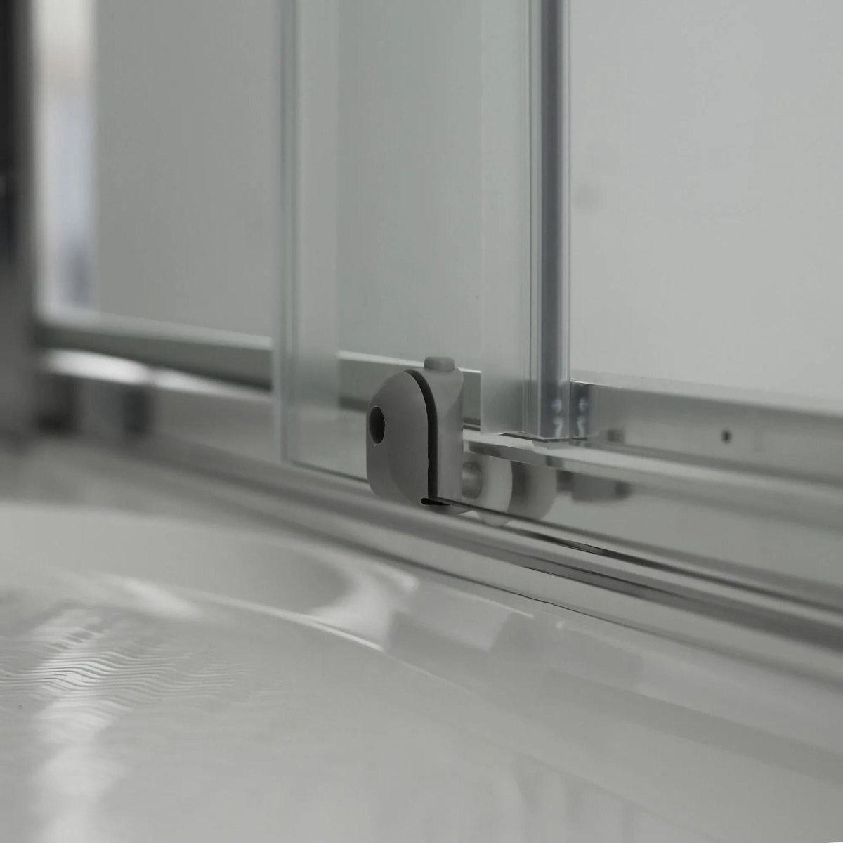 Box doccia moderno con profilo piatto "Ferrara Two" in vetro temperato e alluminio - MondoViro