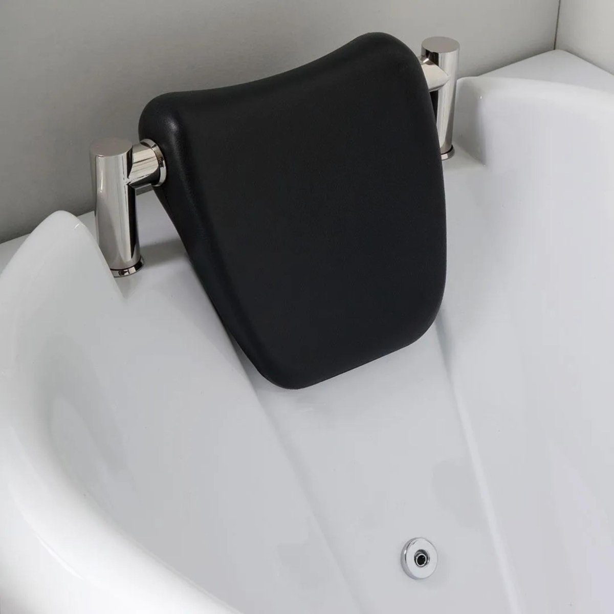 Vasca da bagno angolare con idromassaggio "Doris" in acrilico bianco cm 170x78 65h - MondoViro