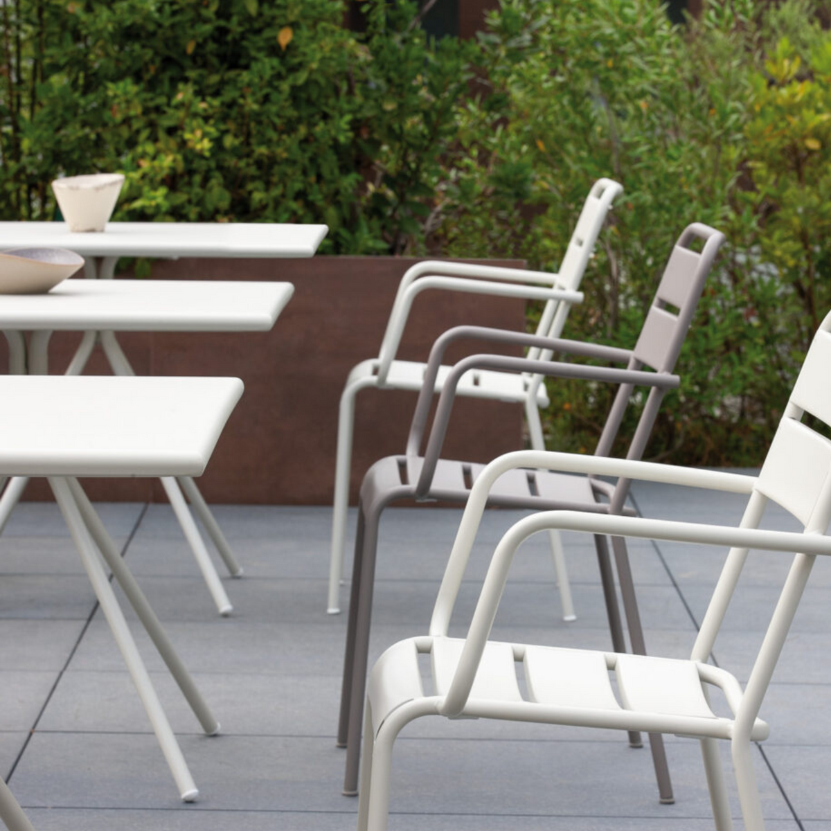 Tavolo quadrato in metallo zincato "Twist19" da bar e giardino h 75 cm
