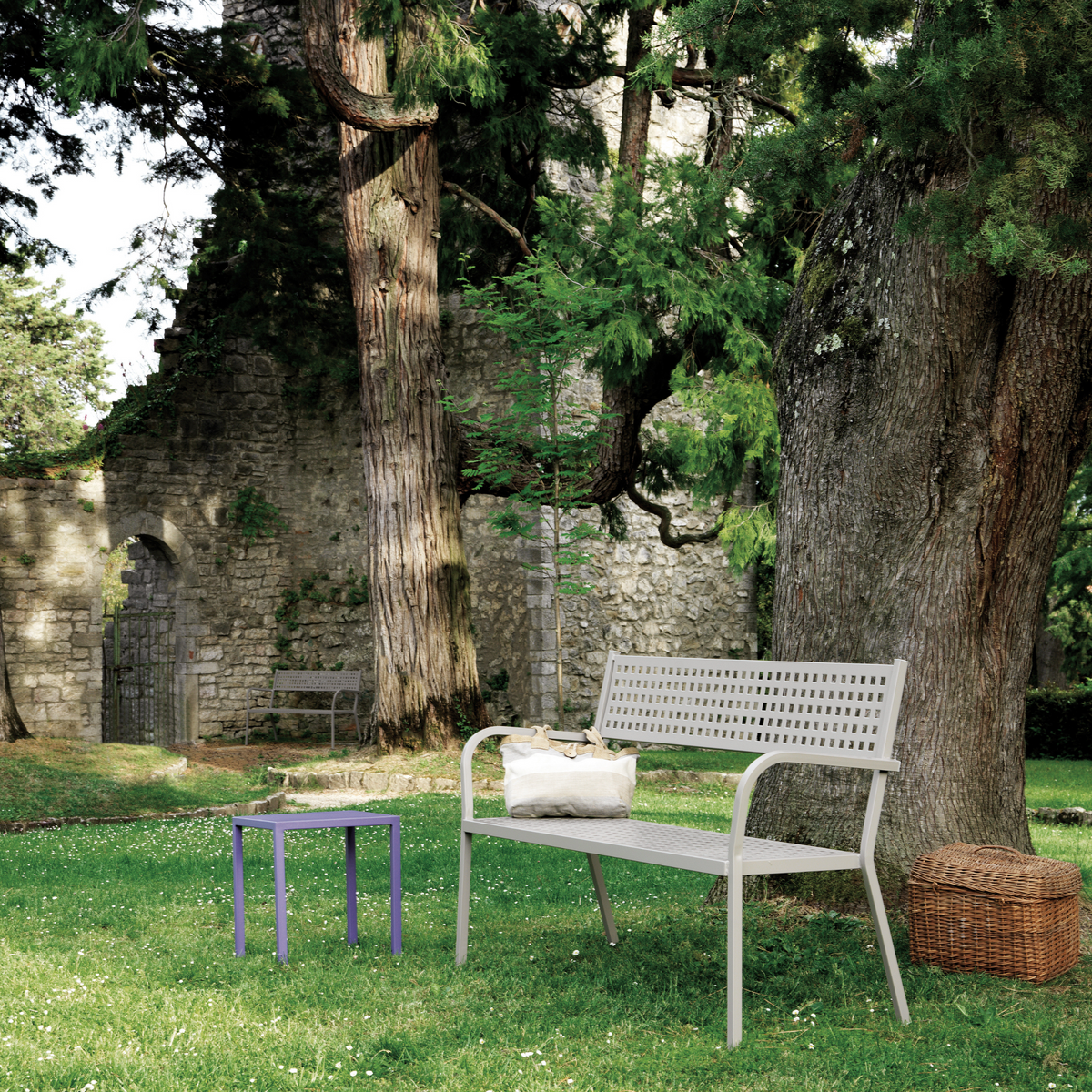 Panca in metallo da giardino "Alice1" divano impilabile con braccioli cm 148x53 85h