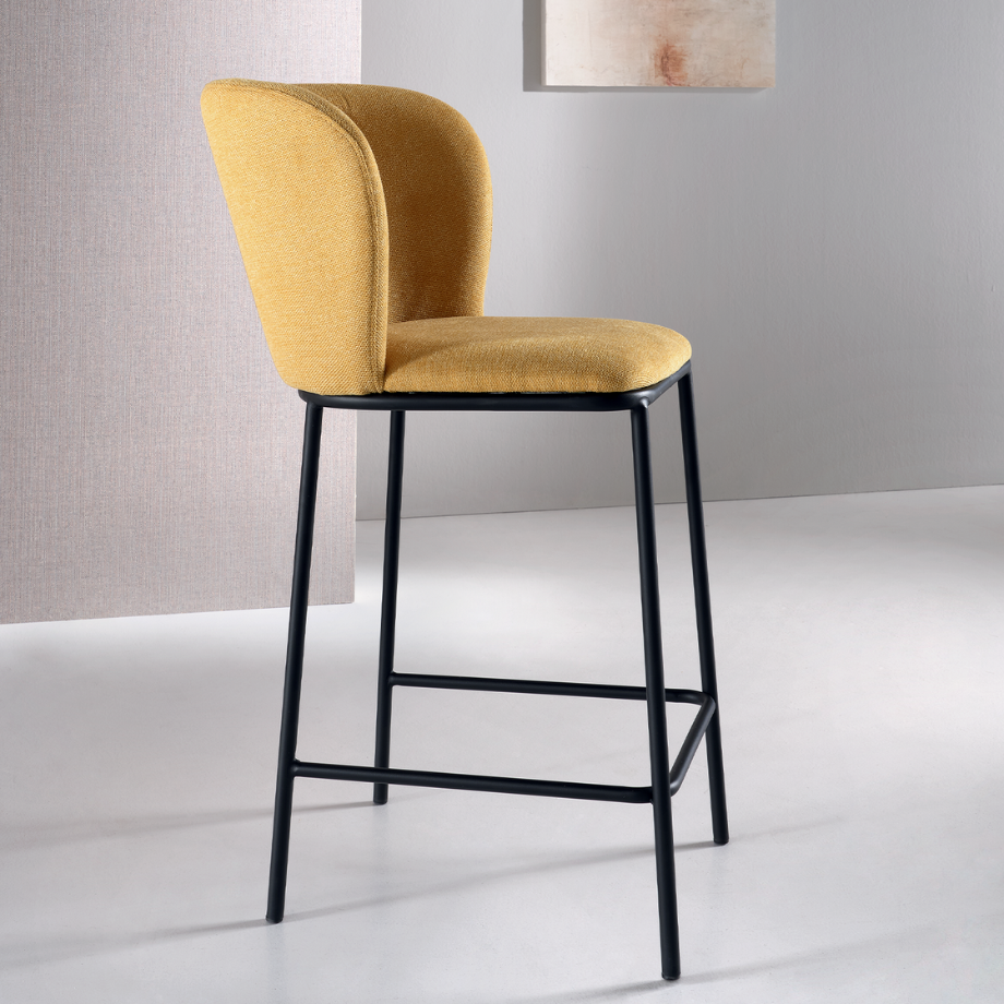 Set sgabelli fissi "Riva" dal design morbido e accogliente in tessuto cm 58x52 95h