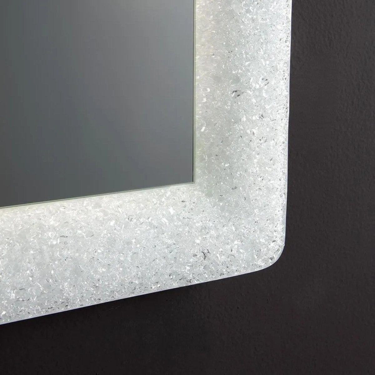 Specchio a led rettangolare "Serranova2" con cornice in graniglia di vetro cm 90x62 - MondoViro