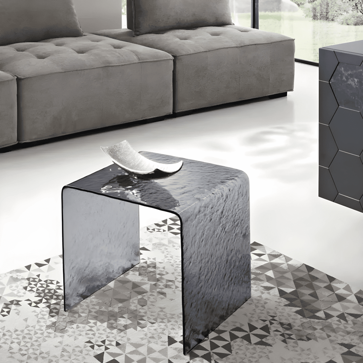 Tavolino basso da salotto "Leonor" elegante in vetro trasparente curvato martellato cm 45x45 48h - MondoViro