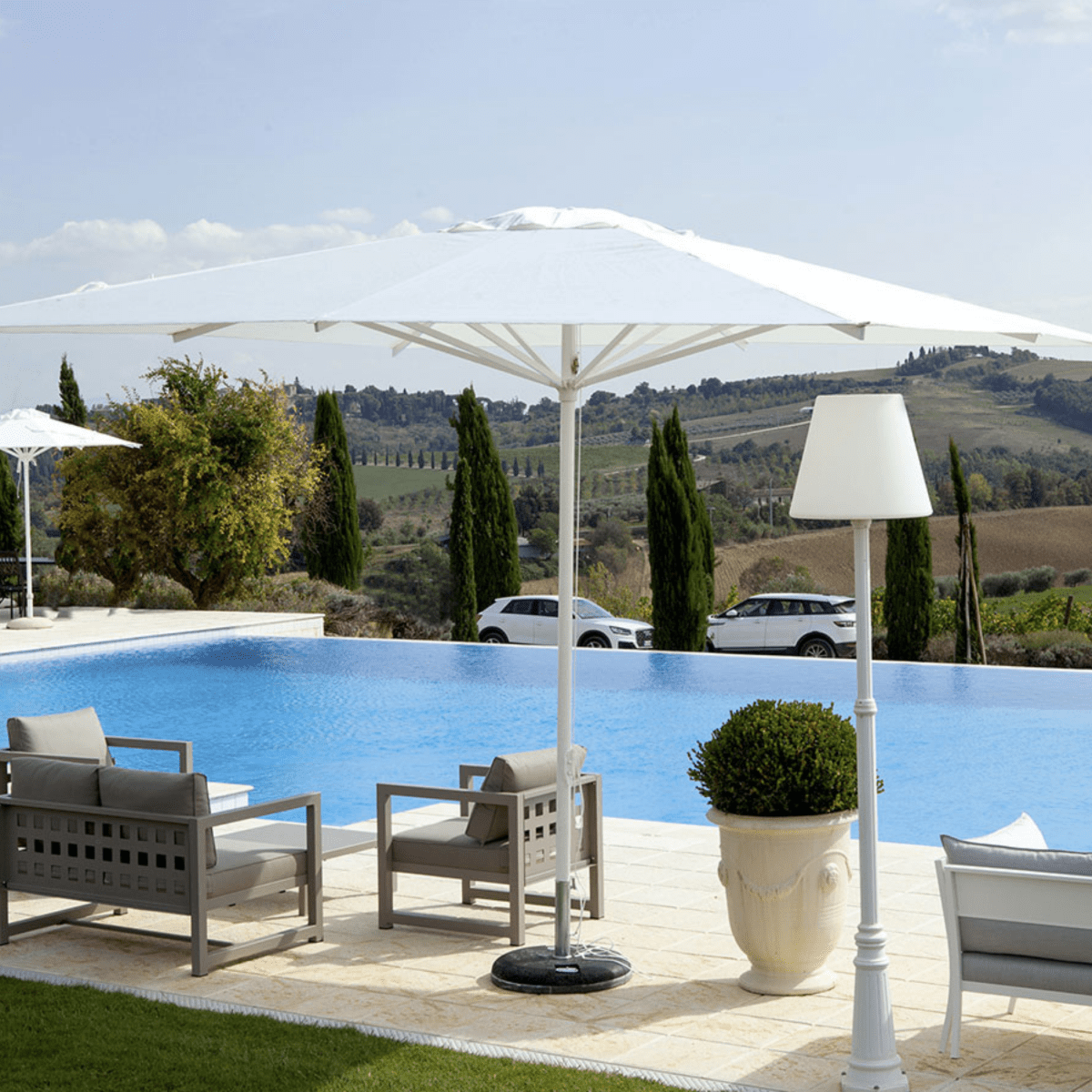 Ombrellone moderno da giardino "Facility Classic" con palo centrale telescopico bianco - MondoViro