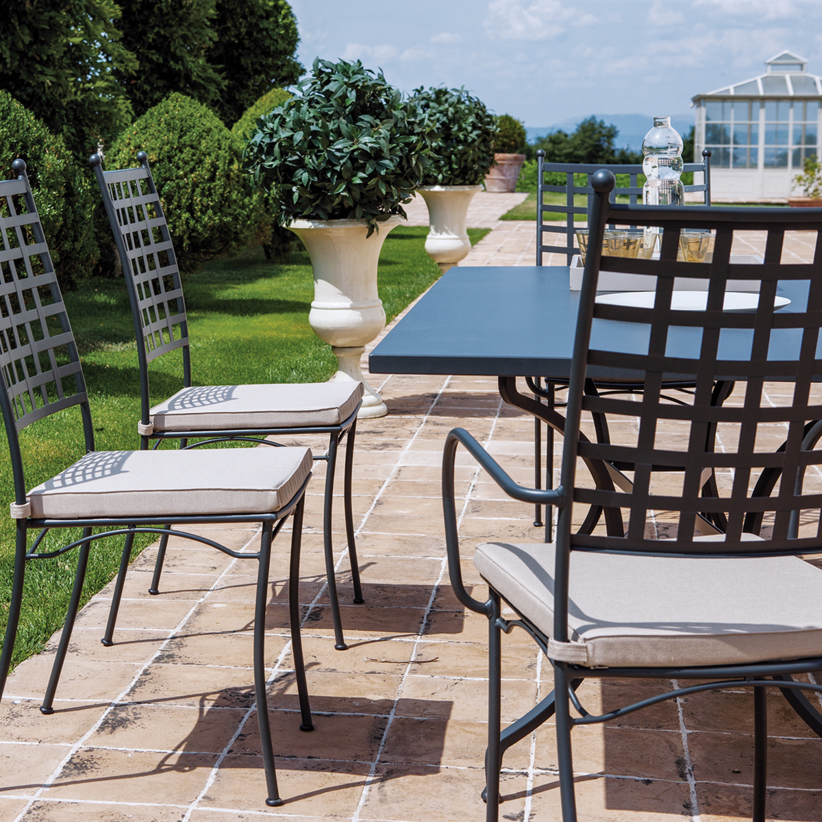 Set di sedie moderne in metallo verniciato "Tosca" da giardino impilabili cm 45x58 100h