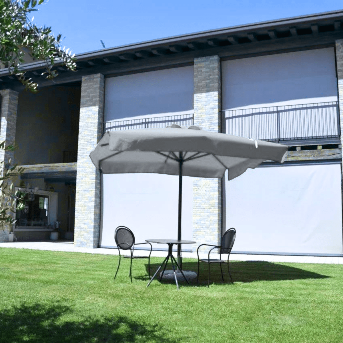 Ombrellone moderno "Corallo Glamour" con palo centrale effetto rovere - MondoViro