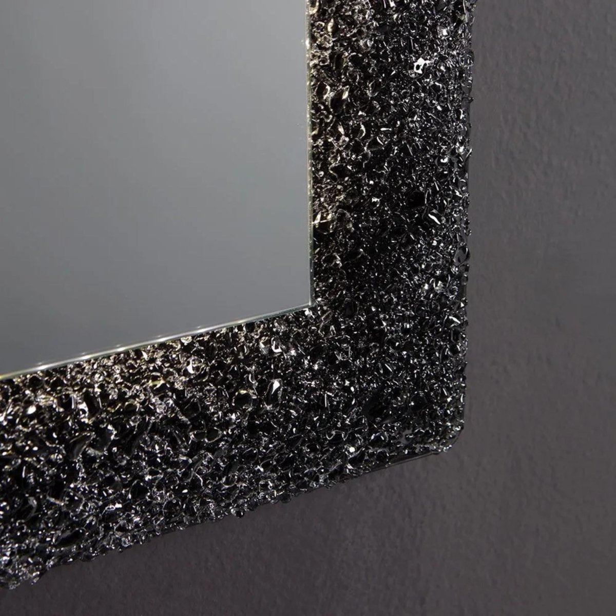 Specchio a led rettangolare "Serranova2" con cornice in graniglia di vetro cm 90x62 - MondoViro