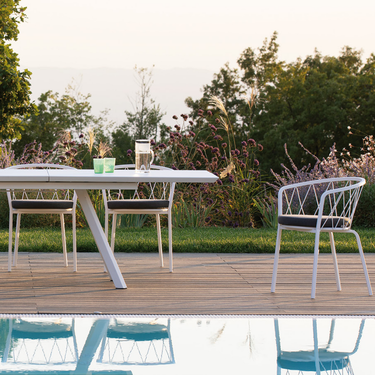Sedia da giardino in metallo verniciato impilabili "Daisy" cm 57x55 75h