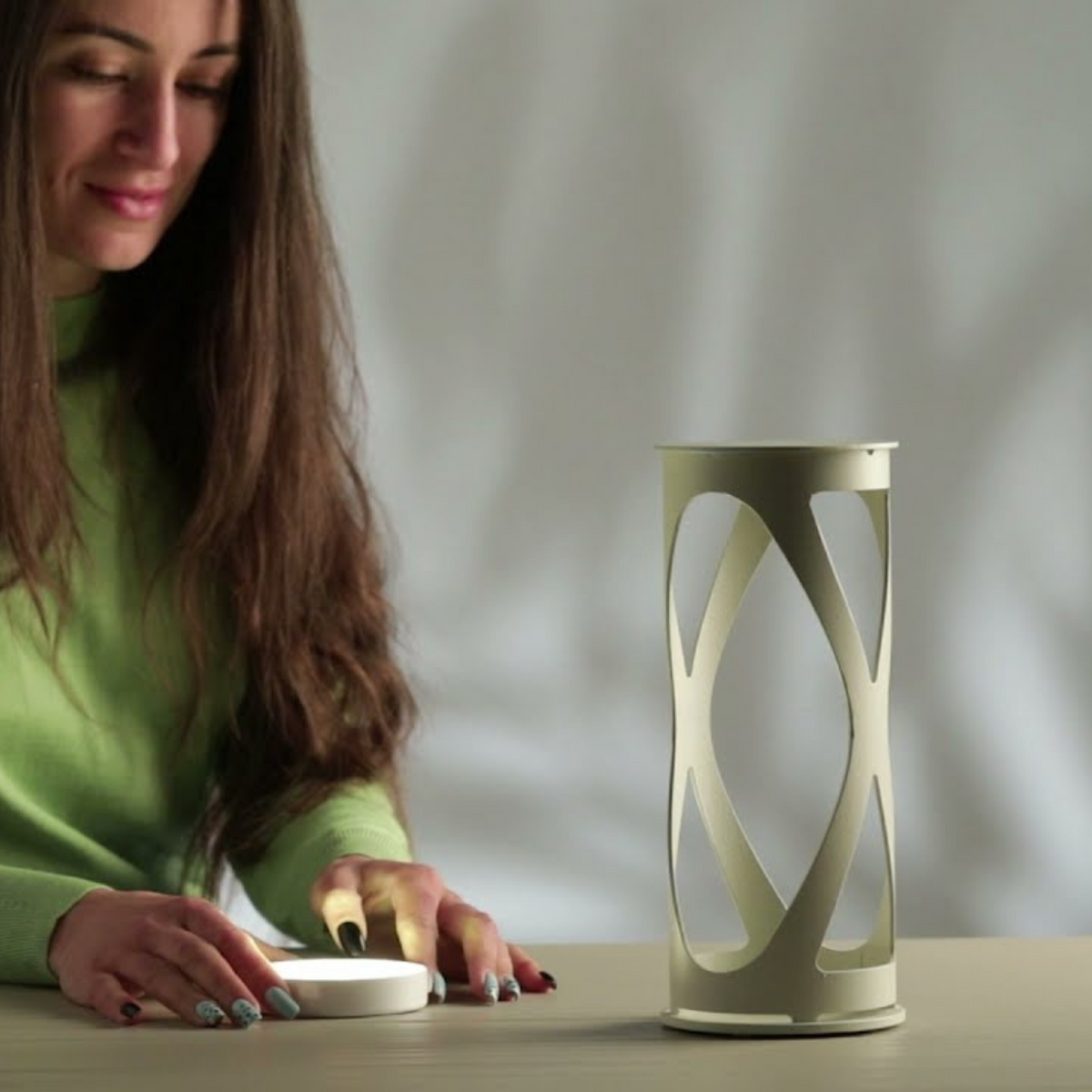 Lampada da tavolo in metallo "Luna" ricaricabile da esterno cm 12x12 26h