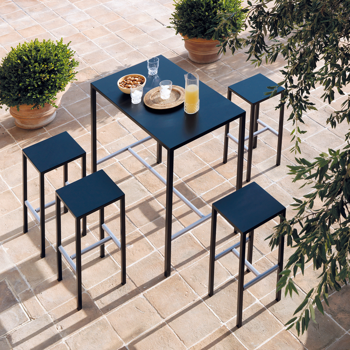 Tavolo alto in metallo verniciato "Seaside" da bar e giardino moderno h 110 cm