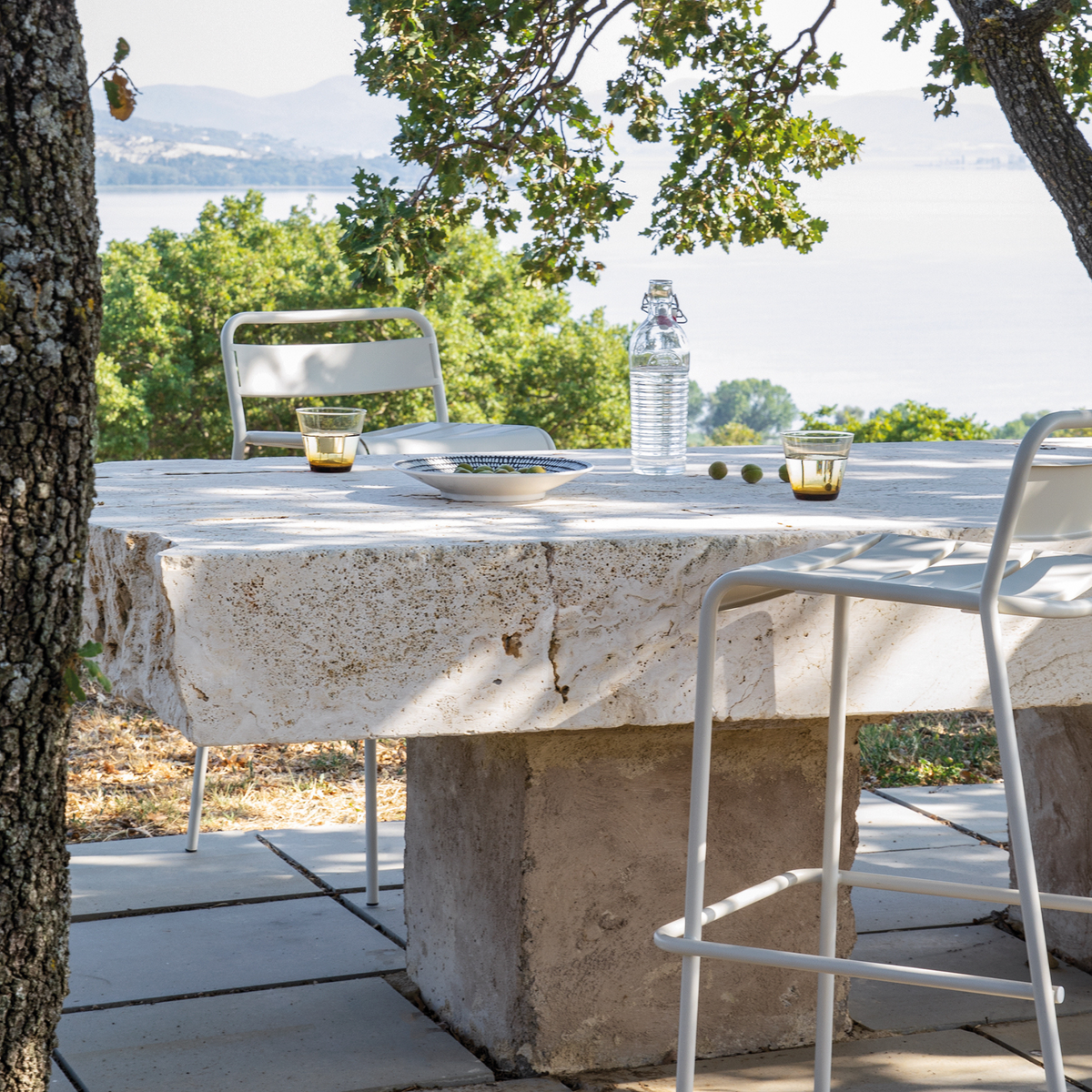 Set 2 pz sgabello alto in metallo verniciato "Twist" impilabile da giardino cm 45x47 95h