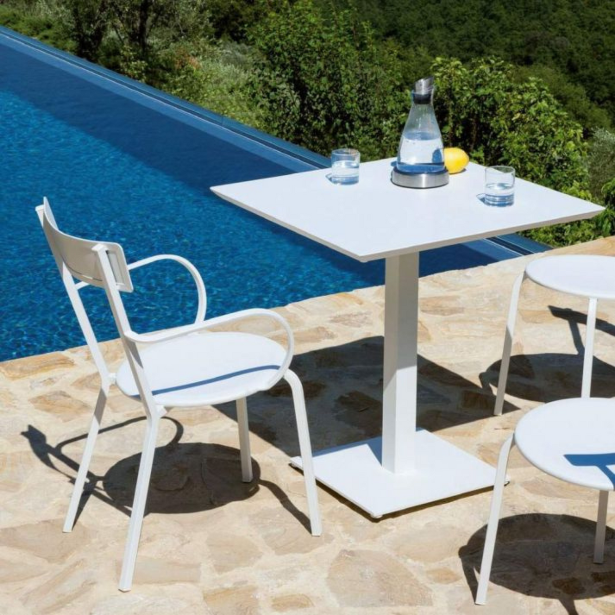 Tavolo quadrato in metallo zincato "Mogan" per giardino h 75 cm