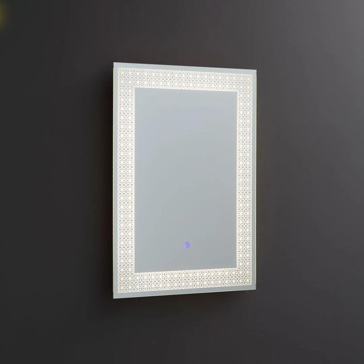 Specchio rettangolare a led "Fresno" con cornice decorata illuminata cm 50x70 - MondoViro