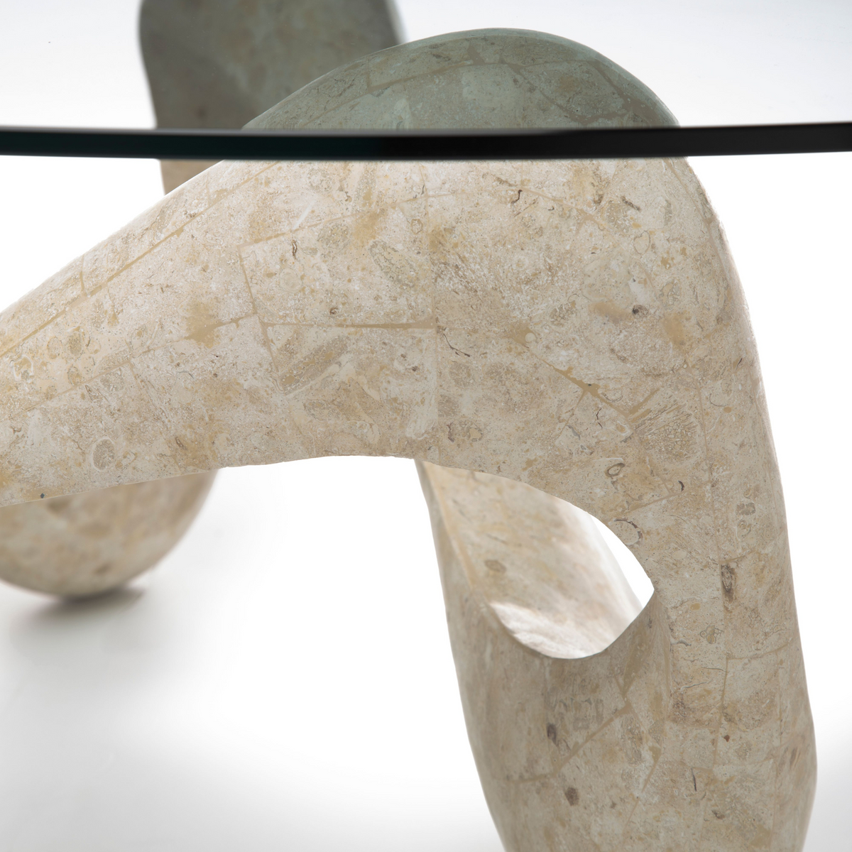 Tavolino basso in pietra fossile "Scarf" top in vetro temperato cm 100x100 42,5h
