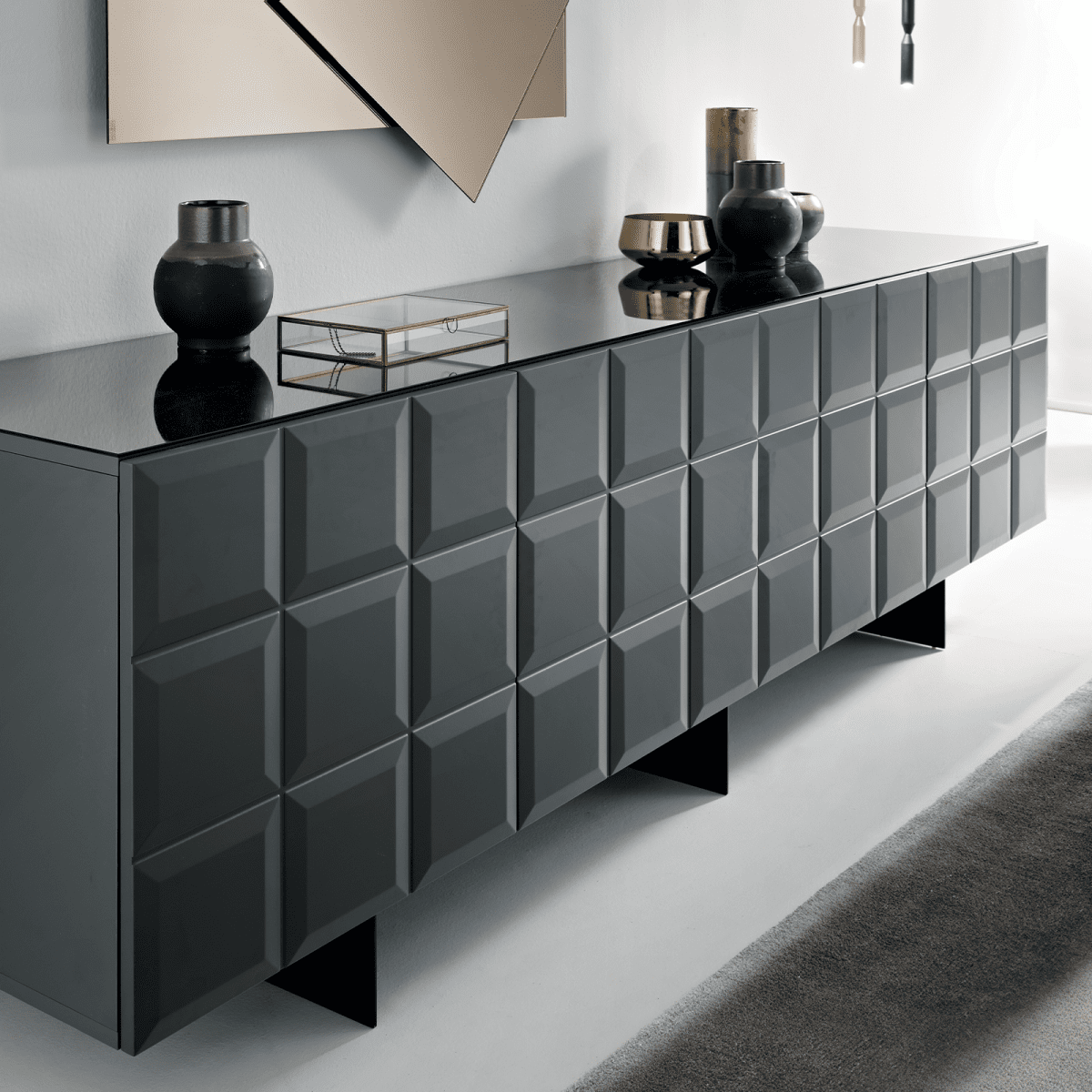 Madia antracite "Mirò1" con ante in MDF laccato e scocca in nobilitato e base in metallo verniciato nero - MondoViro