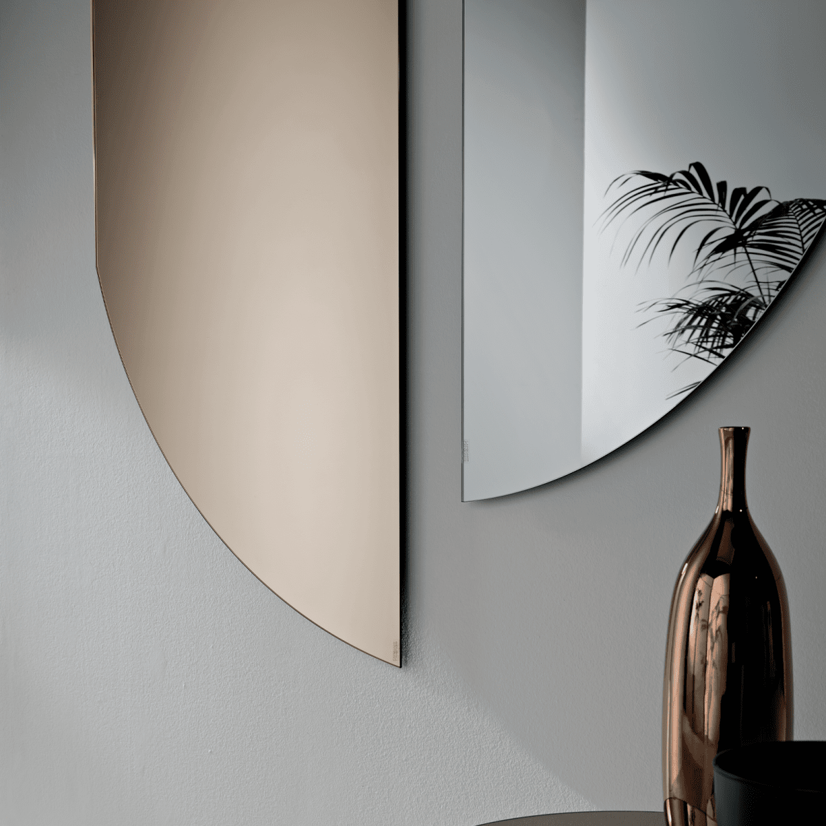 Specchio sagomato "Fusion" moderno senza cornice dal design versatile e contemporaneo - MondoViro