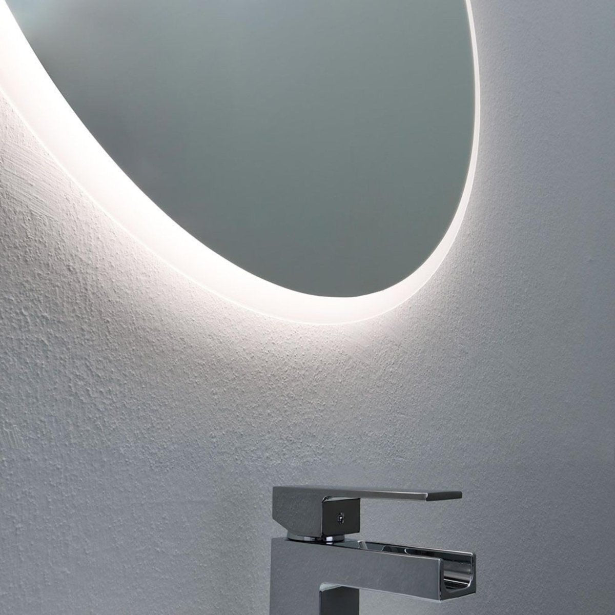 Specchio a led rotondo "Eugene" con cornice retroilluminata cm 70x70 - MondoViro
