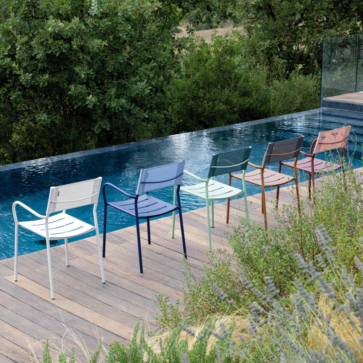 Set di sedie in metallo e schienale in telo "Vera" da giardino impilabili cm 56x50 86h - MondoViro