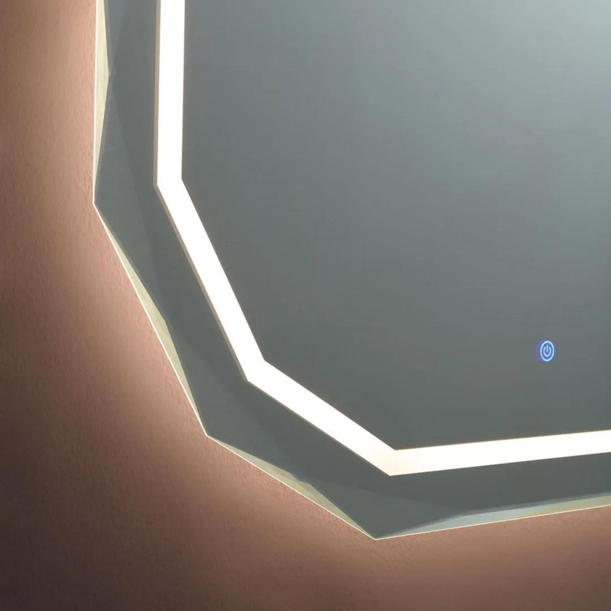 Specchio a led "Horizonte" con bordo sfaccettato e illuminato - MondoViro