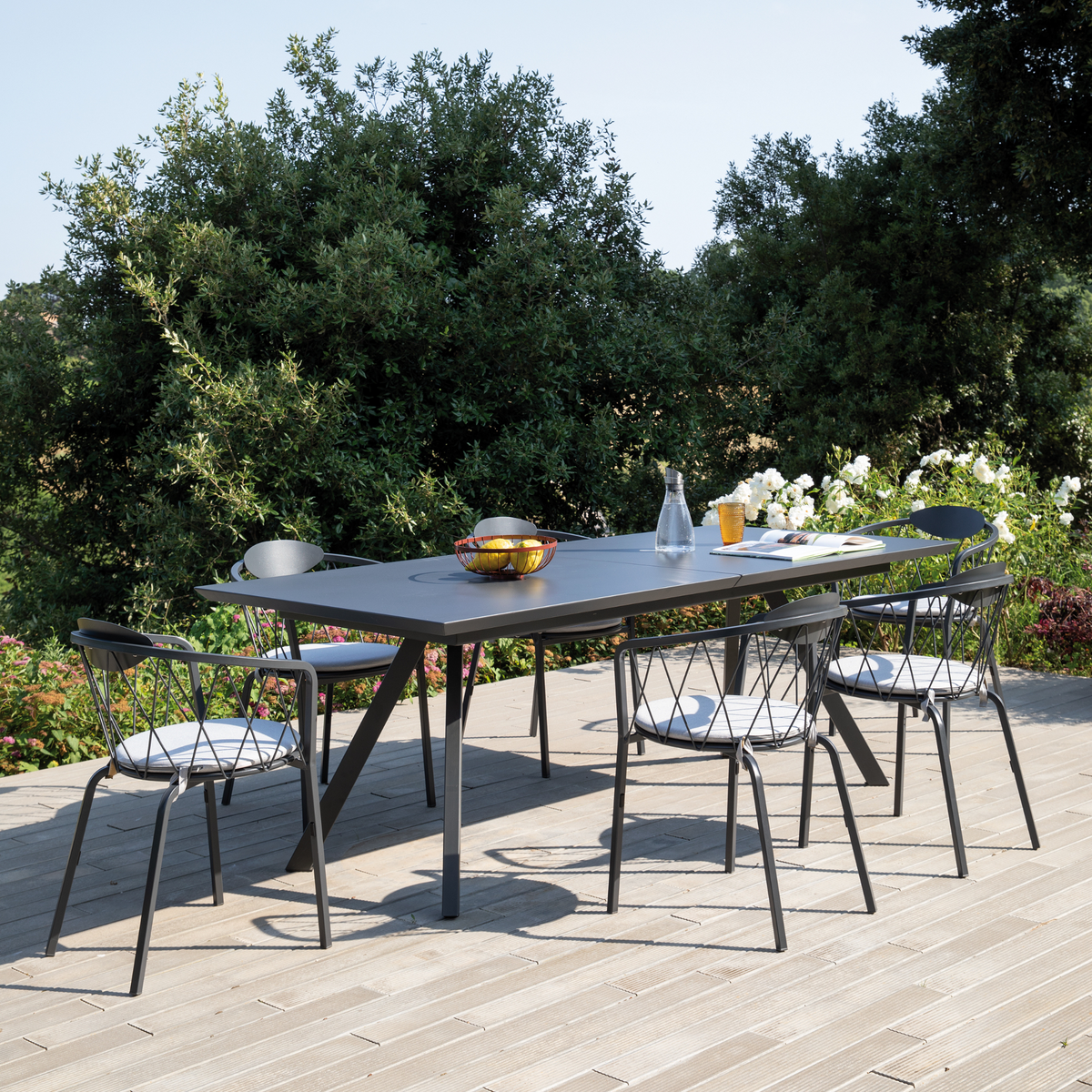 Tavolo allungabile in metallo verniciato "Daisy9" da giardino moderno cm 220/320x100 75h
