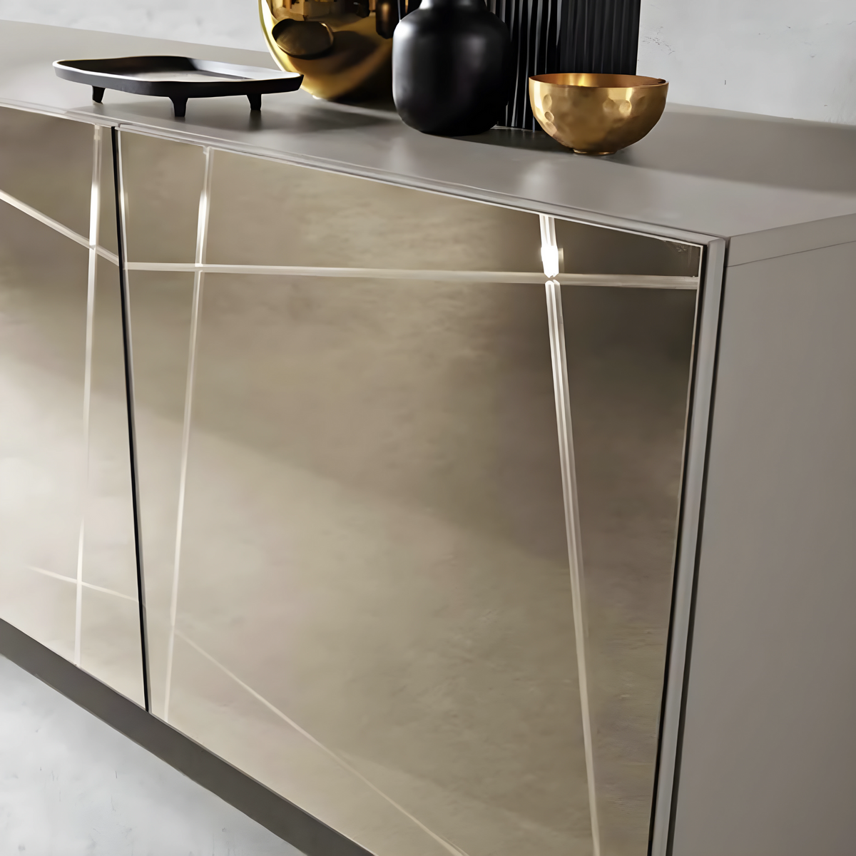 Madia moderna già assemblata in legno "Conty" 3 ante specchio cm 180x50 h80