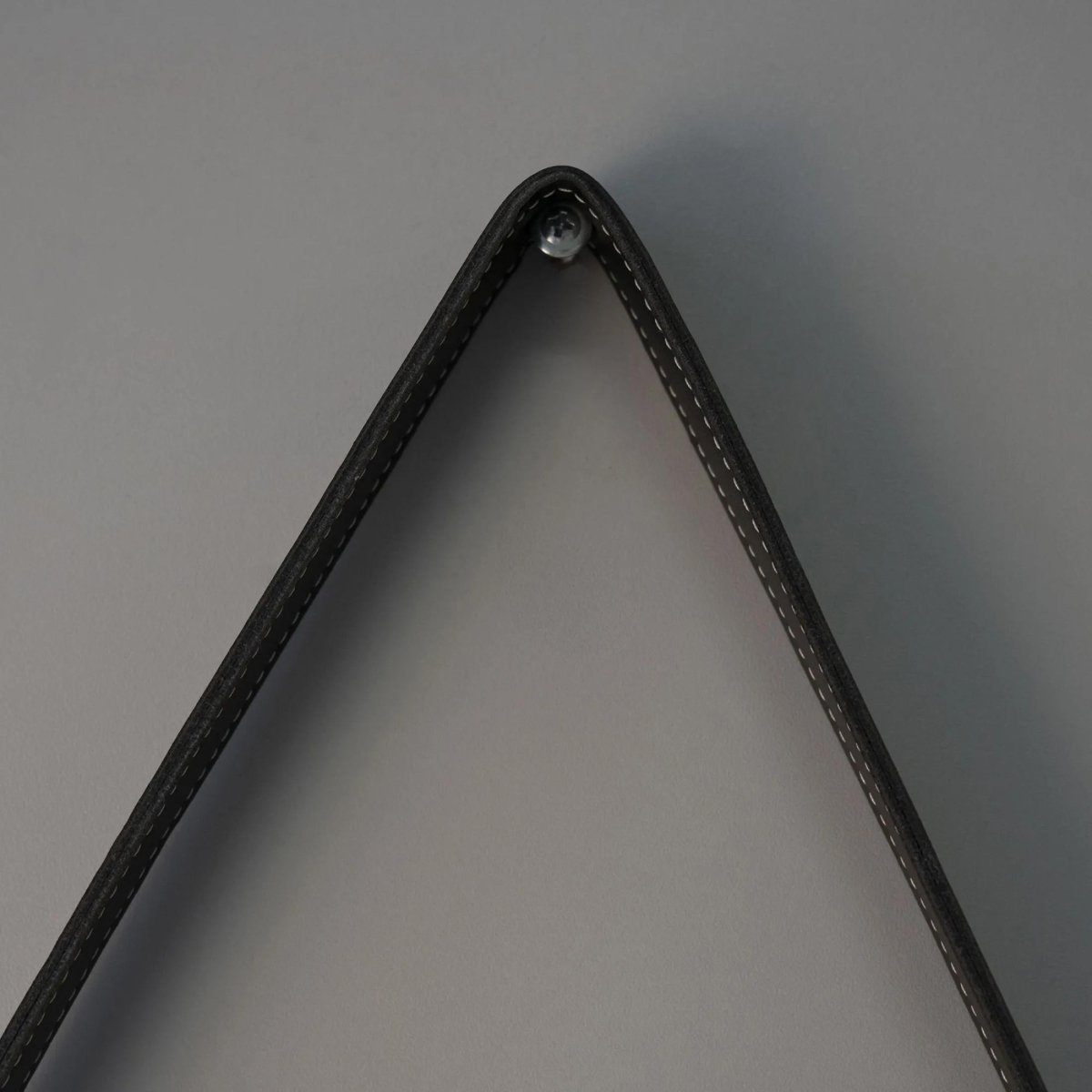 Specchio a led rotondo "Oakland" retroilluminato con cornice e laccio nero cm 60x60 - MondoViro