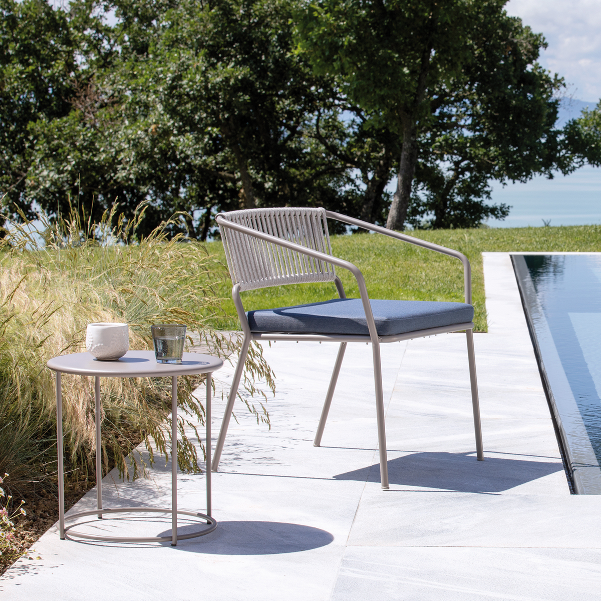 Poltrona bassa in metallo da giardino "Slot" lounge impilabile cm 68x65 76h