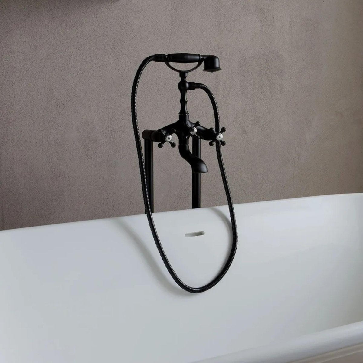Vasca da bagno ovale a centro stanza "Bari" in marmo ricomposto bianco cm 170x84 84h - MondoViro