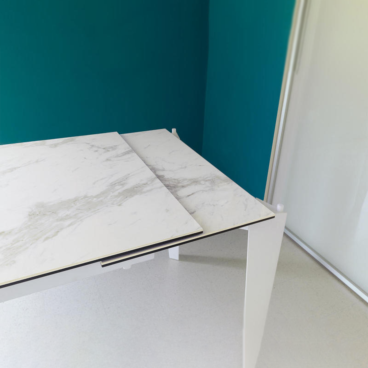 Tavolo moderno allungabile "Fast" con piano in ceramica su vetro temperato
