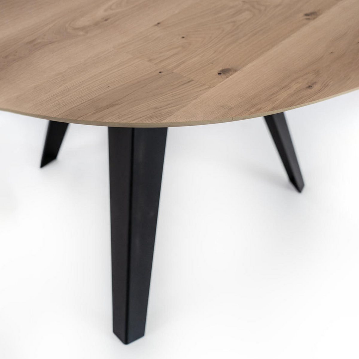 Tavolo tondo in legno "Dorian" gambe in metallo cm 130x130 76h