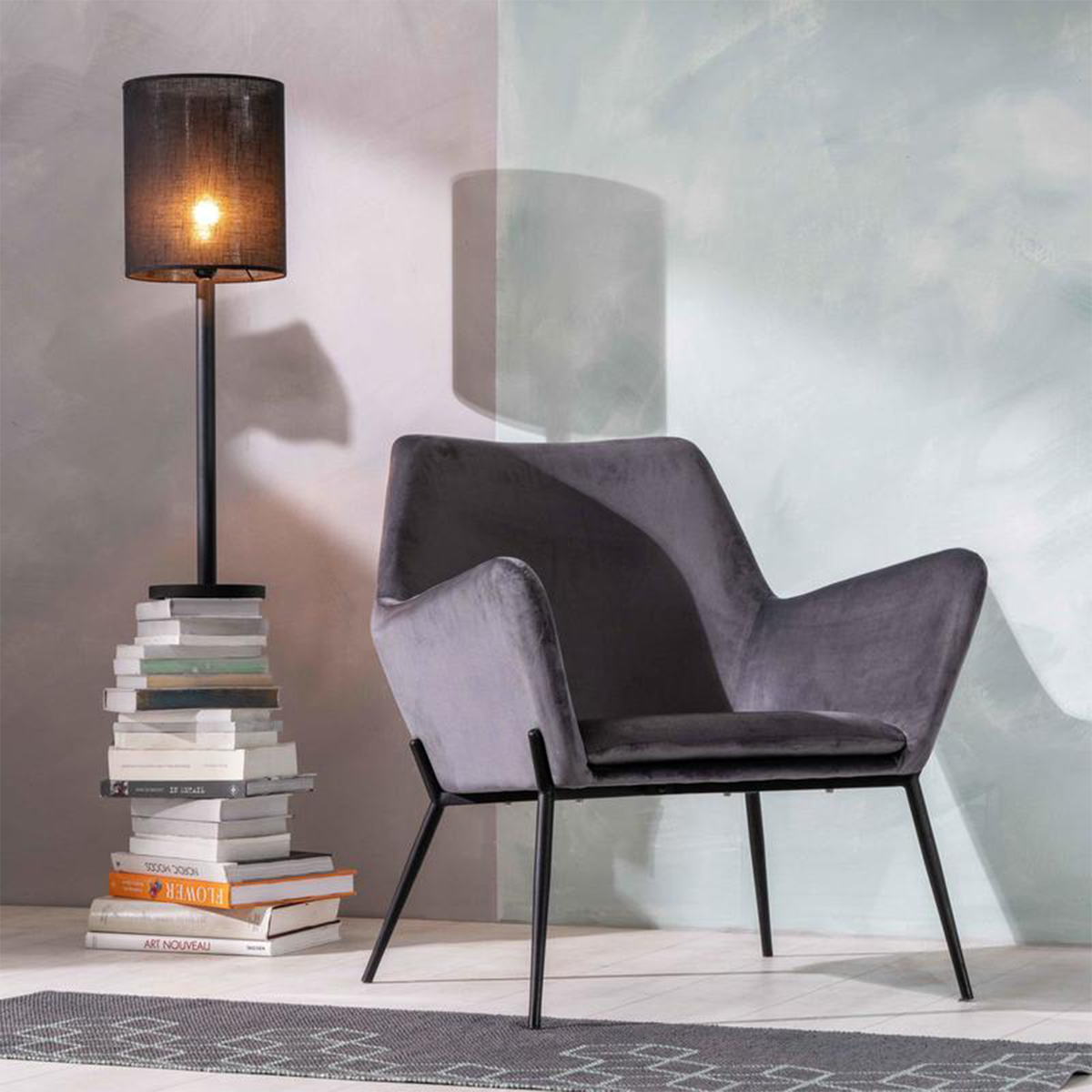 Poltrona imbottita "Gaia" moderna in velluto con gambe in metallo cm 70x72 79h
