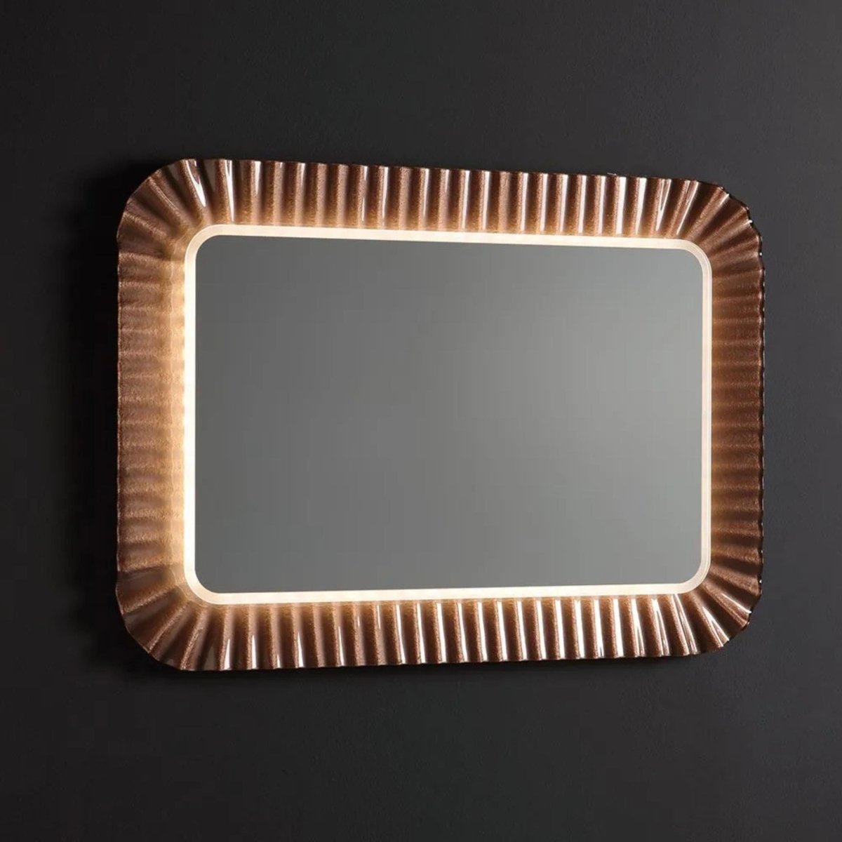 Specchio led rettangolare "Redding" con cornice in vetro fuso reversibile cm 94x68 - MondoViro