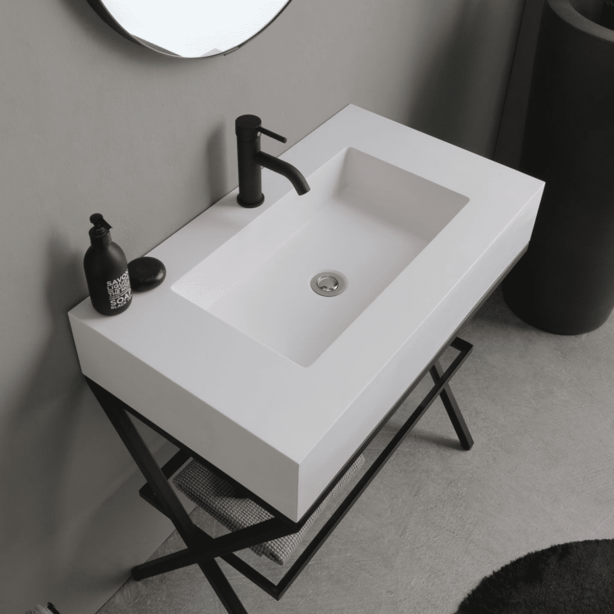Mobile bagno a terra "Cancún" 80 cm con il lavabo in resina bianco e specchio rotondo con laccio in pelle - MondoViro