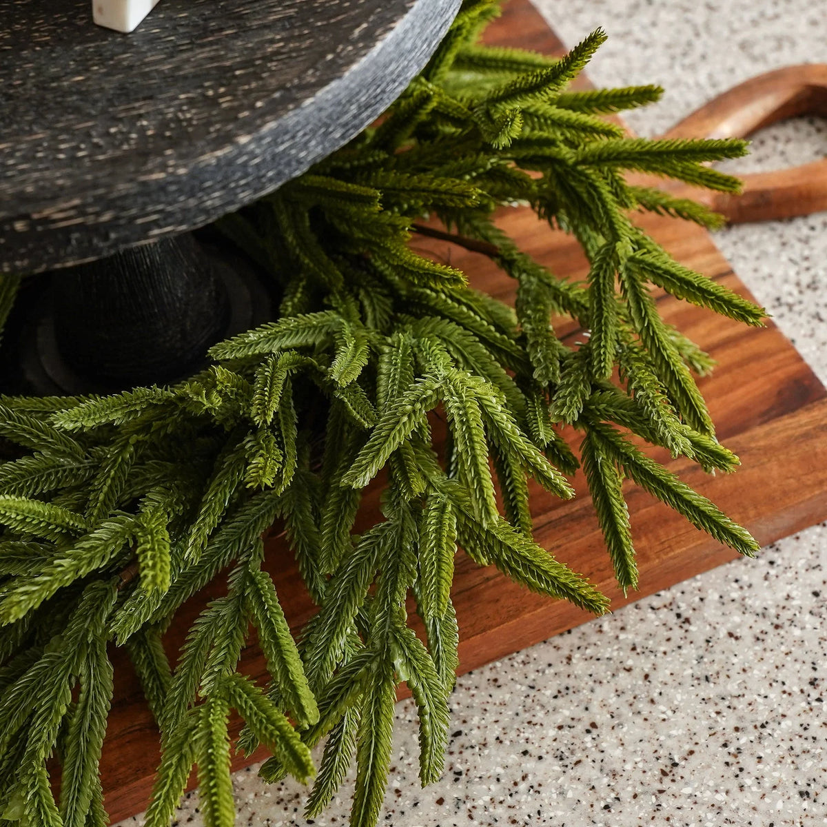 Ghirlanda natalizia Norfolk pine "Liam" in PE effetto Real Touch da Ø 60 cm - MondoViro
