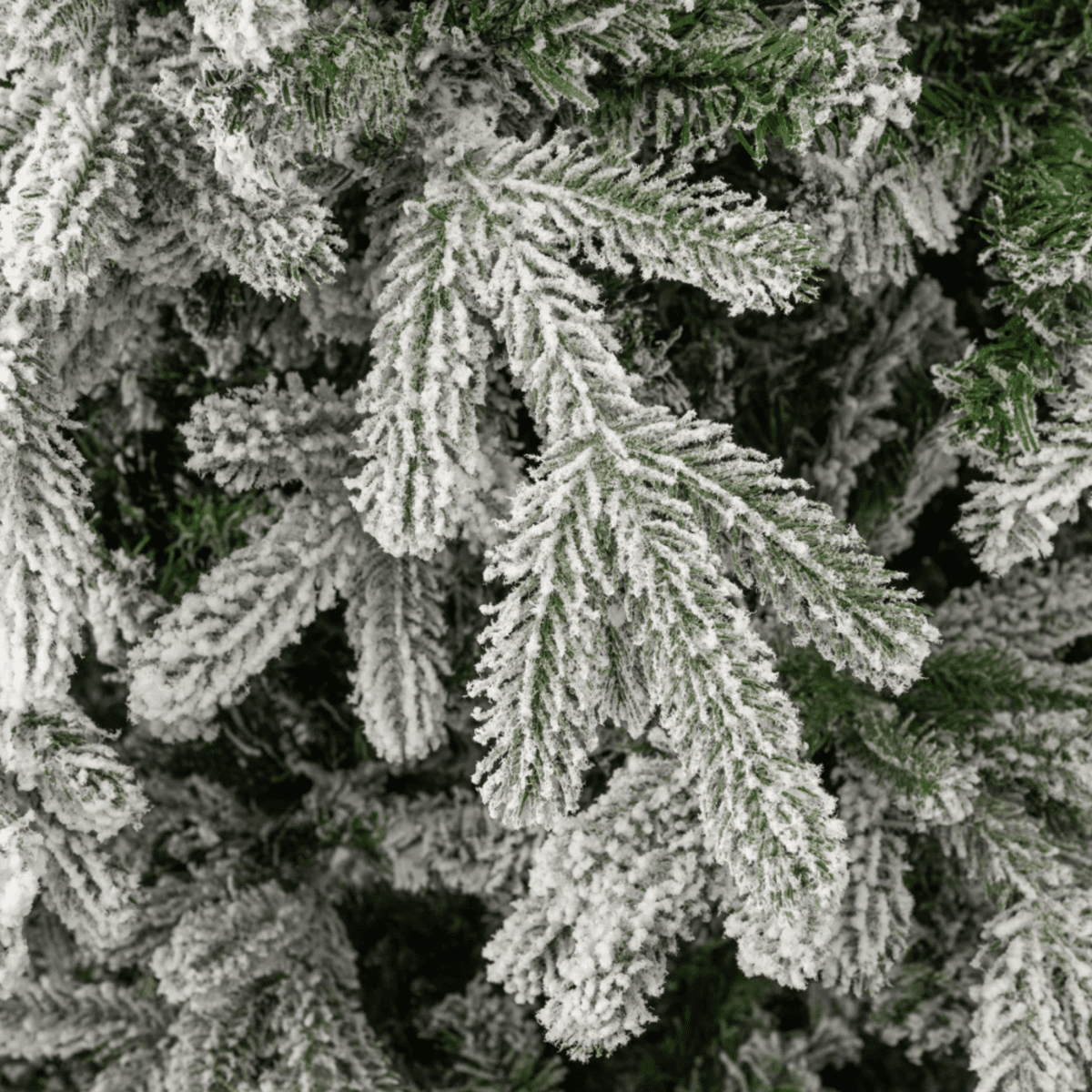 Albero di Natale innevato "Piuma" in PE effetto Real Touch + Flock di altissima qualità - MondoViro