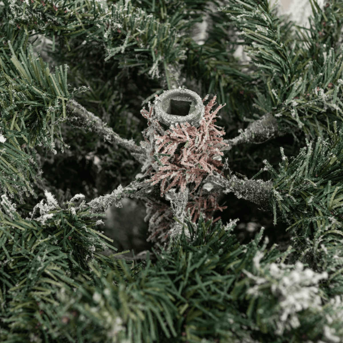 Albero di Natale innevato "Piuma" in PE effetto Real Touch + Flock di altissima qualità - MondoViro