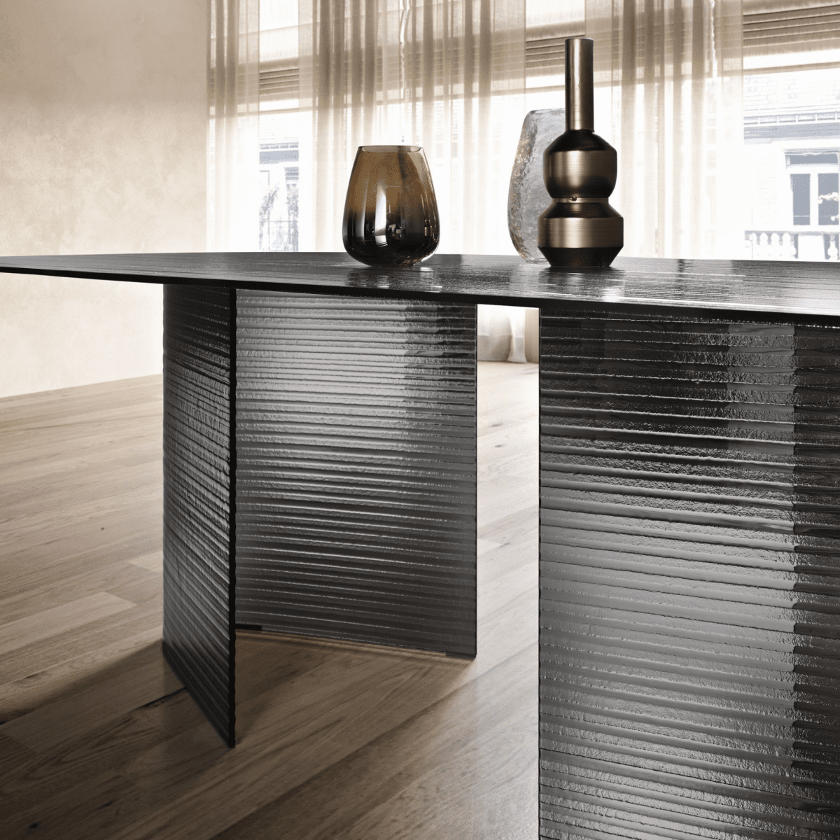 Tavolo rettangolare fisso "Lovely" rigato trasparente con gambe in vetro cm 240x120 77h - MondoViro