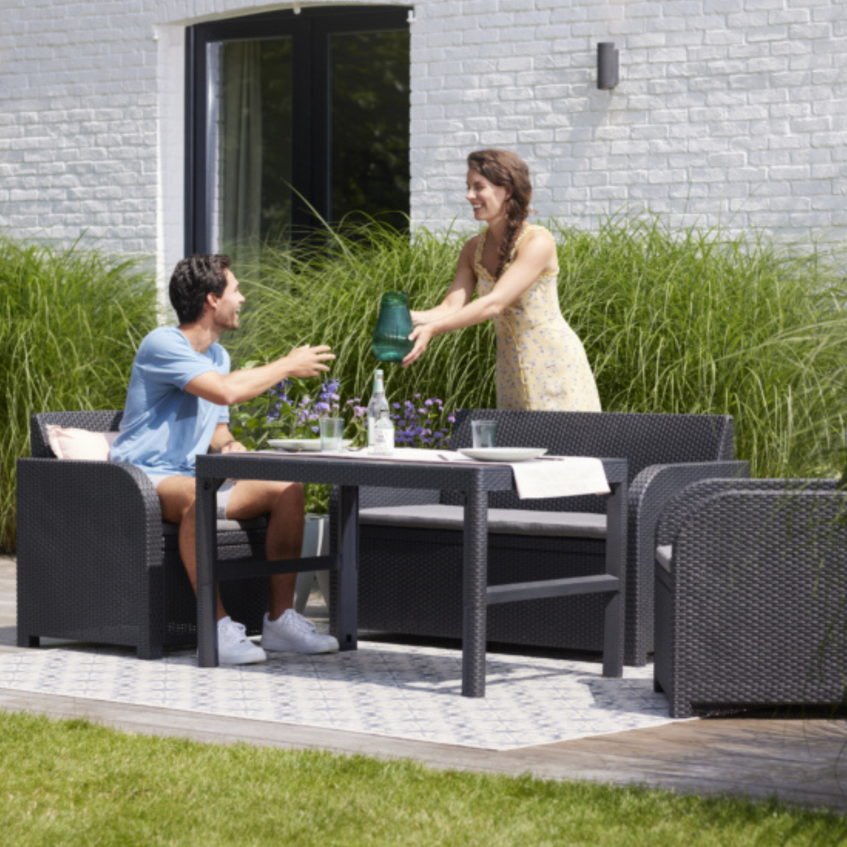 Set salottino in resina da giardino "Carolina" con tavolino allungabile