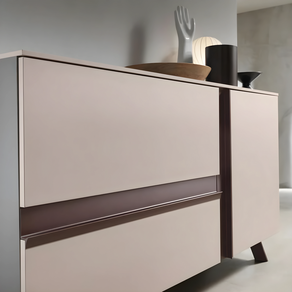 Madia moderna in legno "Abaco" 2 ante 1 cassetto con piedi in metallo verniciato