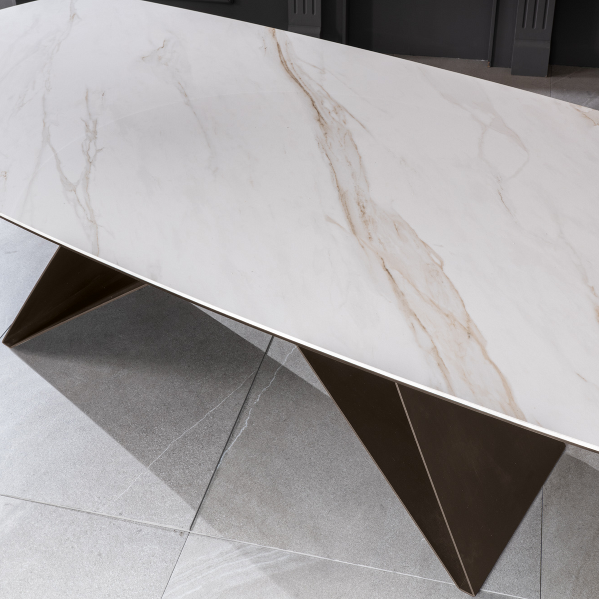 Tavolo moderno fisso "Loyra"in ceramica su vetro temperato effetto marmo cm 220x110 76h