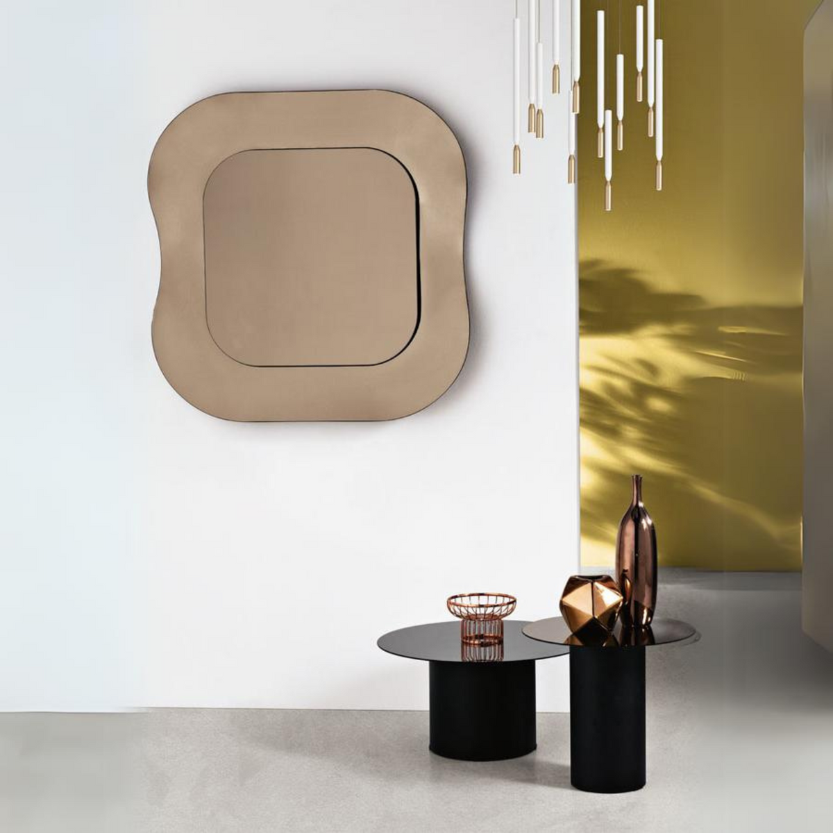 Specchio da parete moderno "Indi" con cornice in vetro fuso elegante