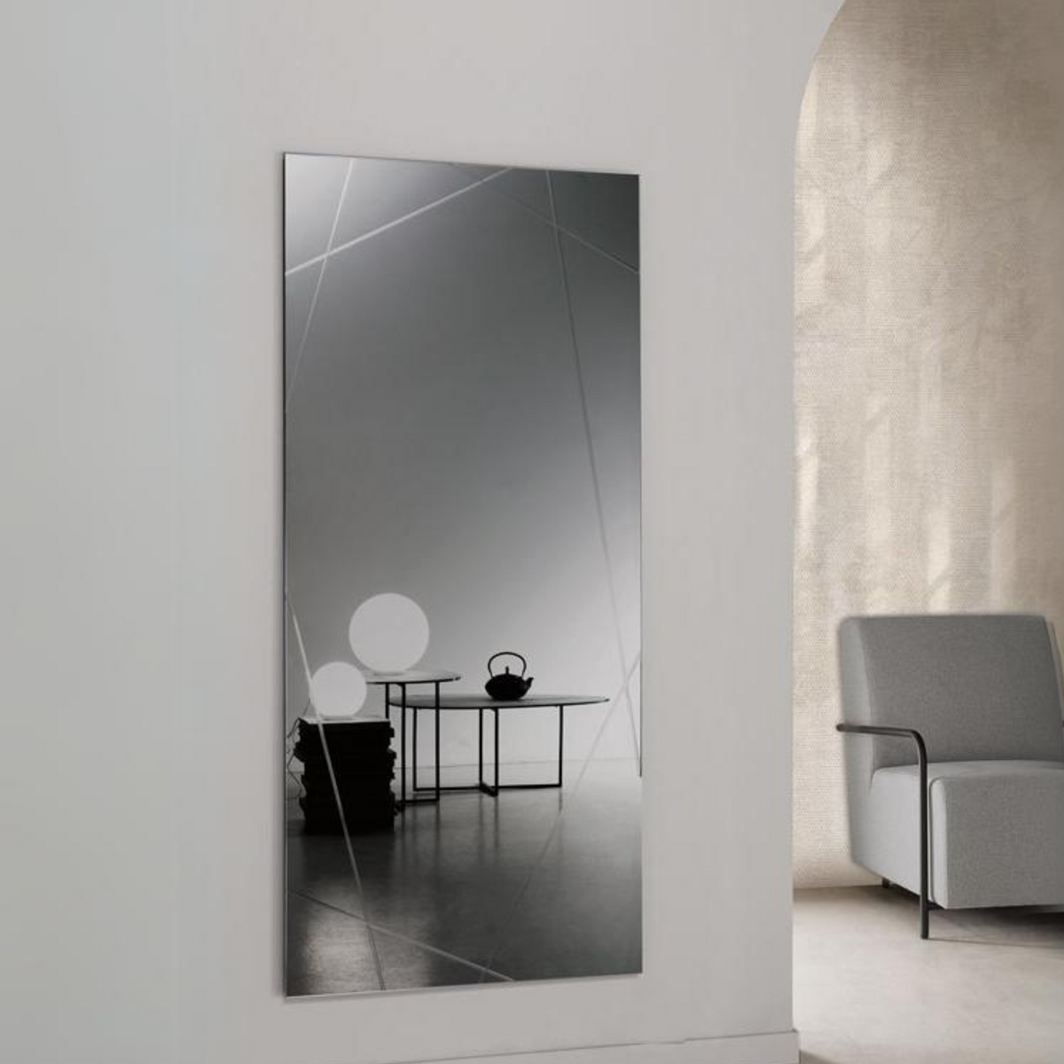 Specchio moderno da parete "Nilufar" con incisioni laser cm 70x160h