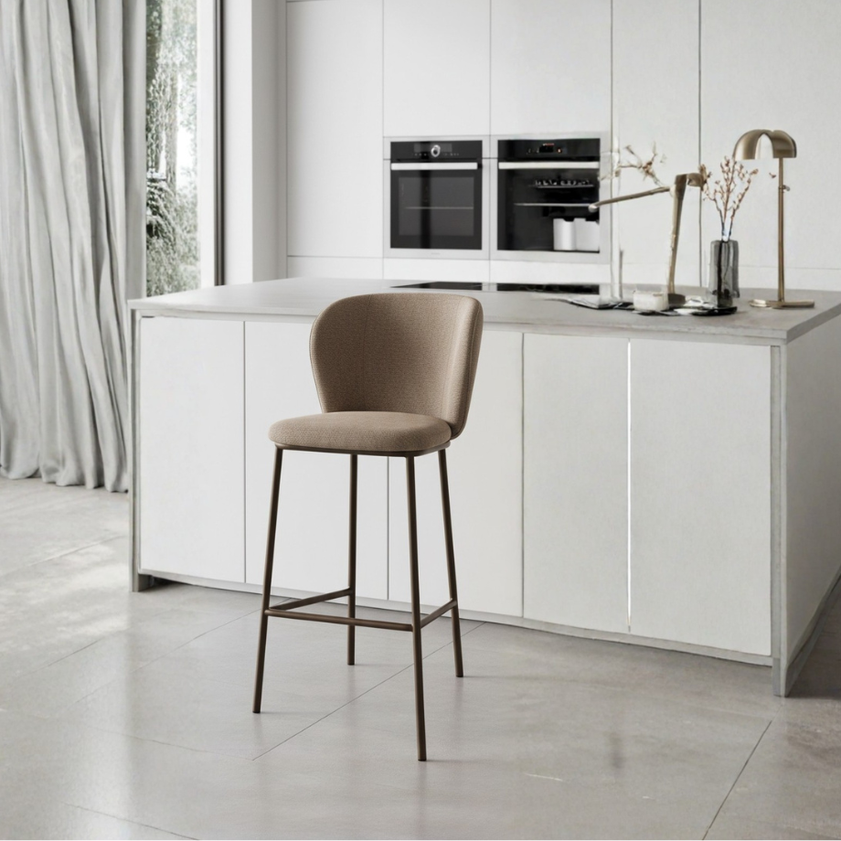 Set sgabelli fissi "Riva" dal design morbido e accogliente in tessuto cm 58x52 95h