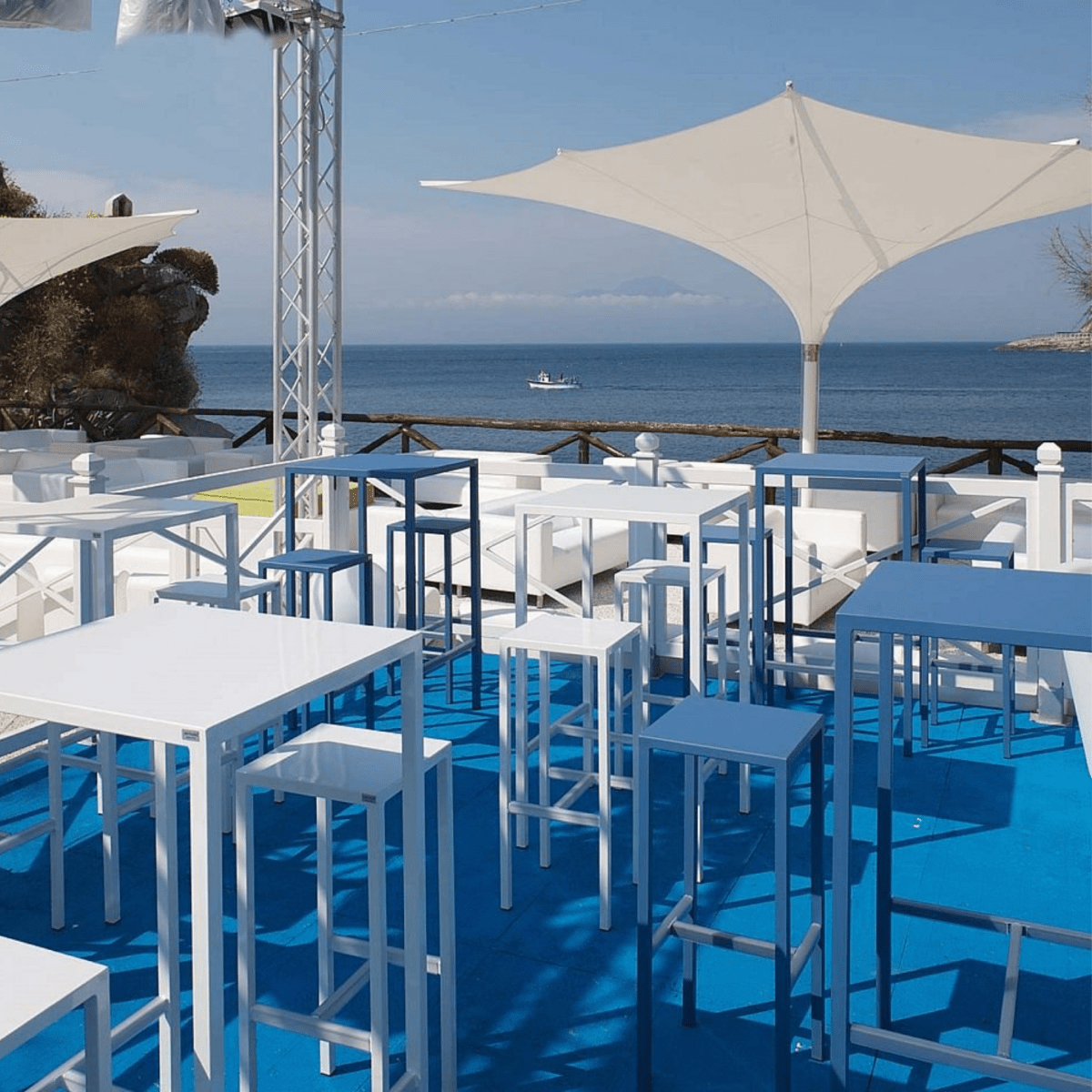Set tavolo alto + 2 sgabelli in metallo "Seaside" da giardino moderno cm 60x60 110h - MondoViro