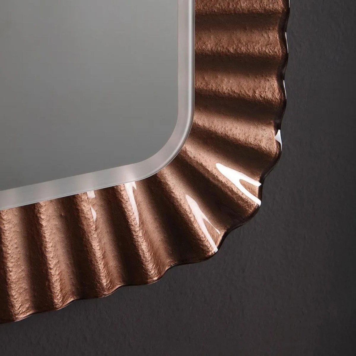 Specchio led rettangolare "Redding" con cornice in vetro fuso reversibile cm 94x68 - MondoViro