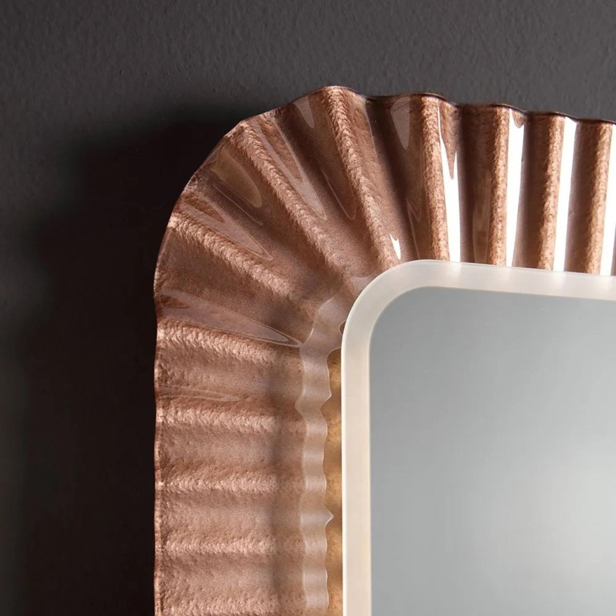 Specchio led rettangolare "Redding" con cornice in vetro fuso reversibile cm 94x68 - MondoViro