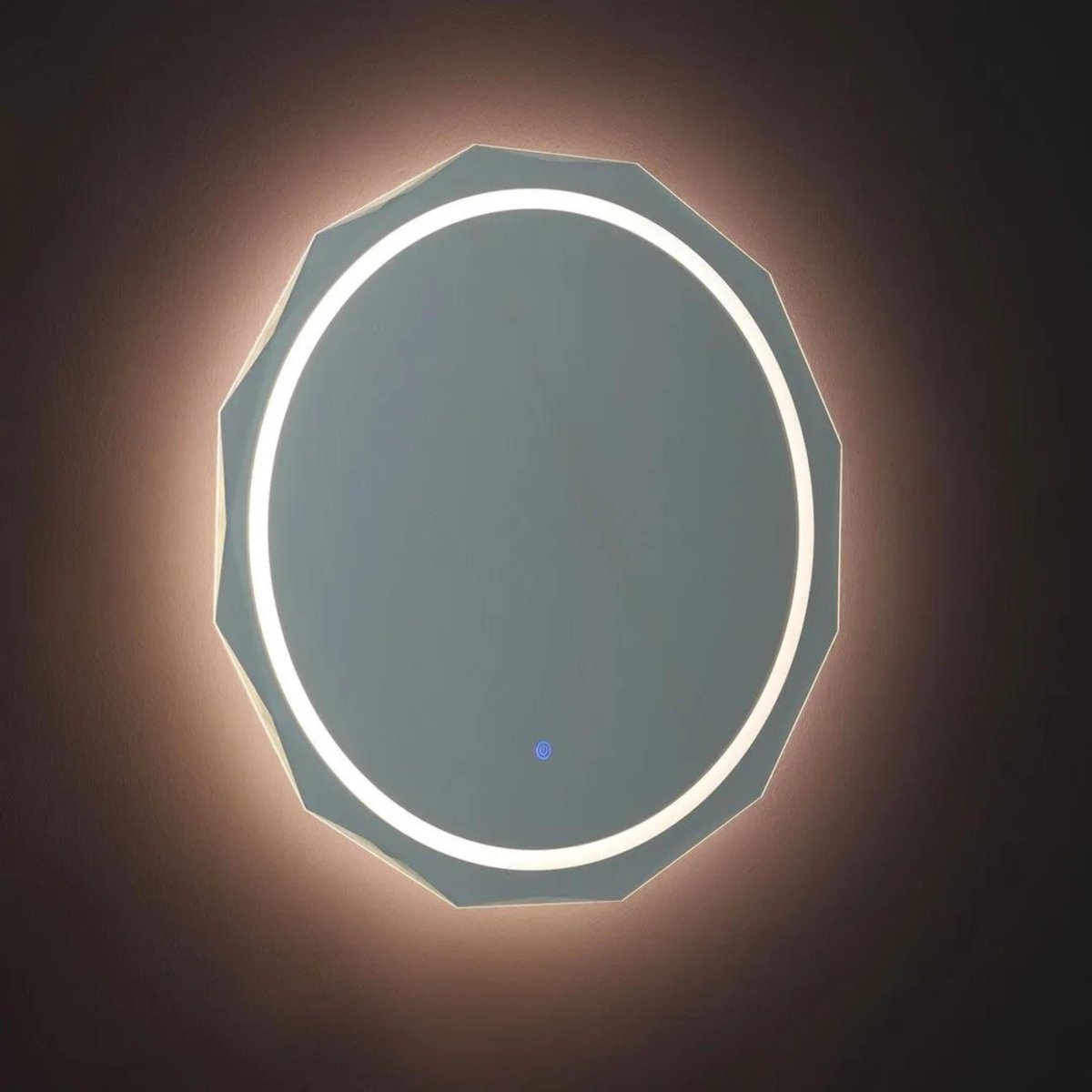 Specchio a led "Horizonte" con bordo sfaccettato e illuminato - MondoViro