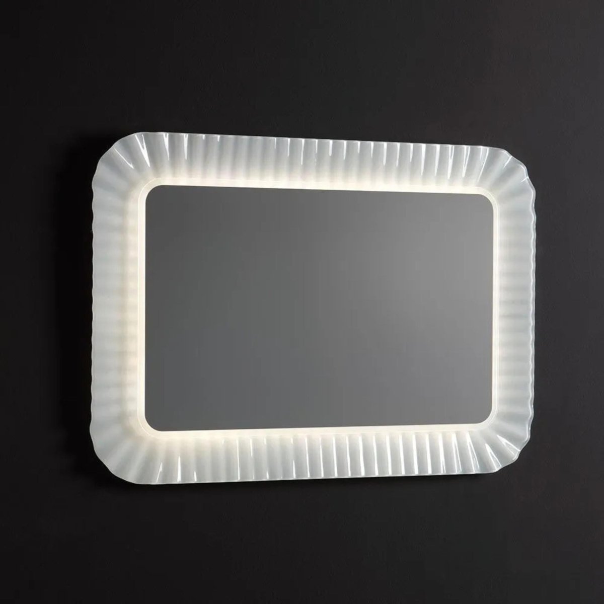 Specchio led rettangolare "Redding" con cornice in vetro fuso reversibile cm 94x68 - MondoViro